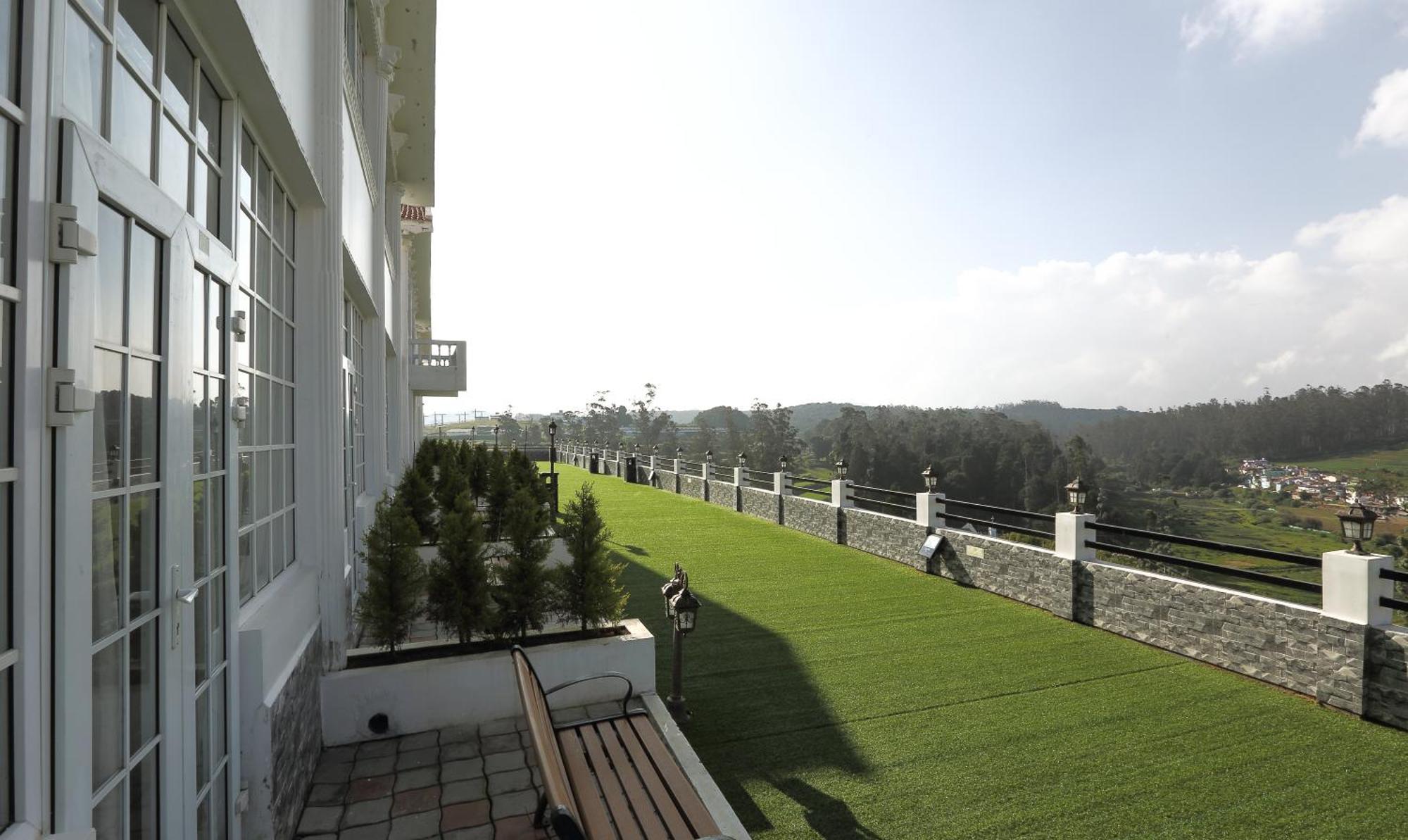 Treebo Skydale Inn & Suites With Mountain View Ooty Dış mekan fotoğraf